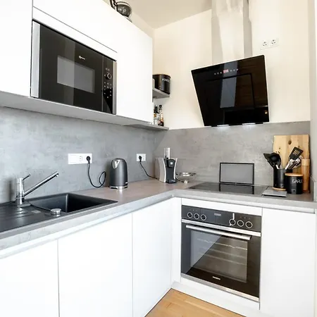 Apartment Penthouse I Dachterrasse I Tiefgaragenstellplatz I Nahe Bhf, Joho, Brita-arena *